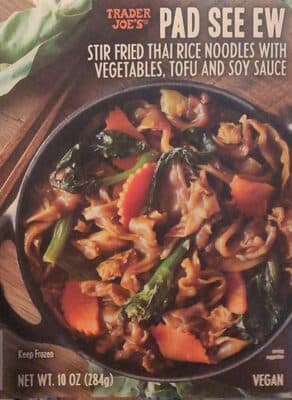 PAD SEE EW STIR FRIED THAI RICE NOODLES WITH VEGETABLES, TOFU AND SOY SAUCE