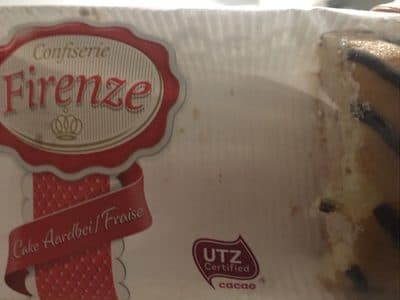 Strawberry sponge cake roll, strawberry