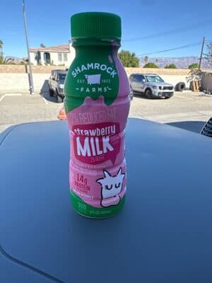 Reduced fat strawberry mmmmilk