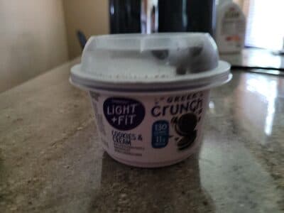Nonfat yogurt & toppings, vanilla with cookie pieces & dark chocolate