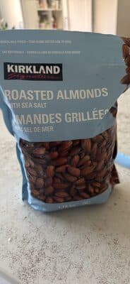 ROASTED ALMONDS WITH SEA SALT