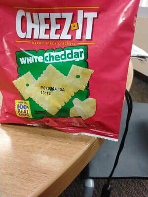 White cheddar baked snack crackers