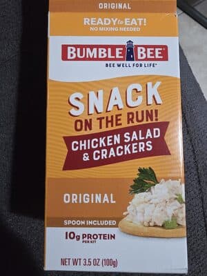CHICKEN SALAD & CRACKERS