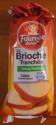 Brioche tranchée à la crème fraîche