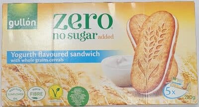 Yoghurt flavoured sandwich with whole grains cereals